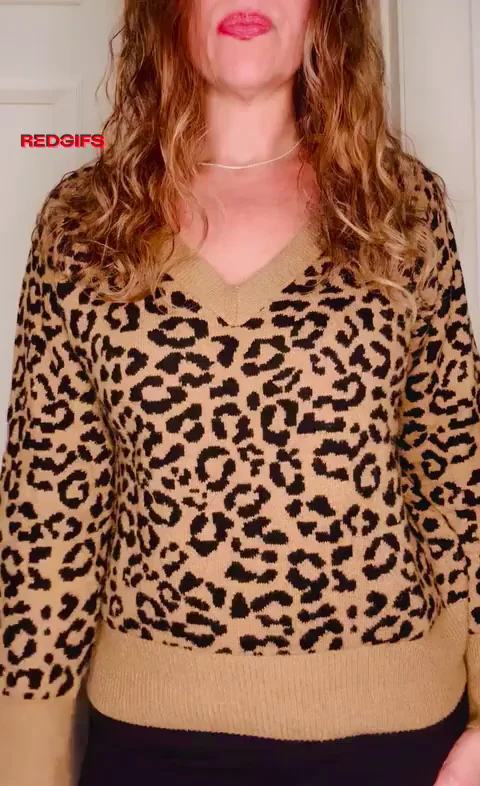 🔥 Supply Closet Slut Teases Her Juicy Tits 😘