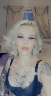 Merry Xmas! Thick Blonde Slut Rocks Black Lingerie & Twerks 🍑🎄🔥