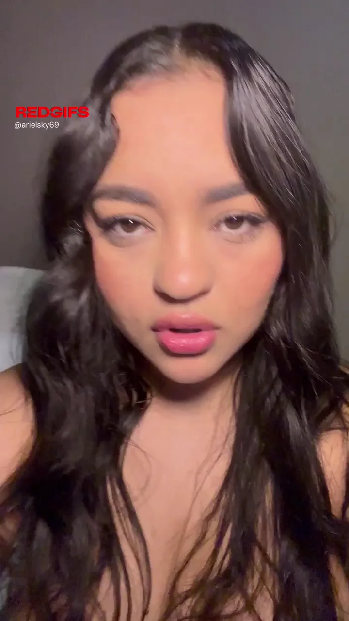 Small, naughty and wanting to provoke... what does this tongue tell you?