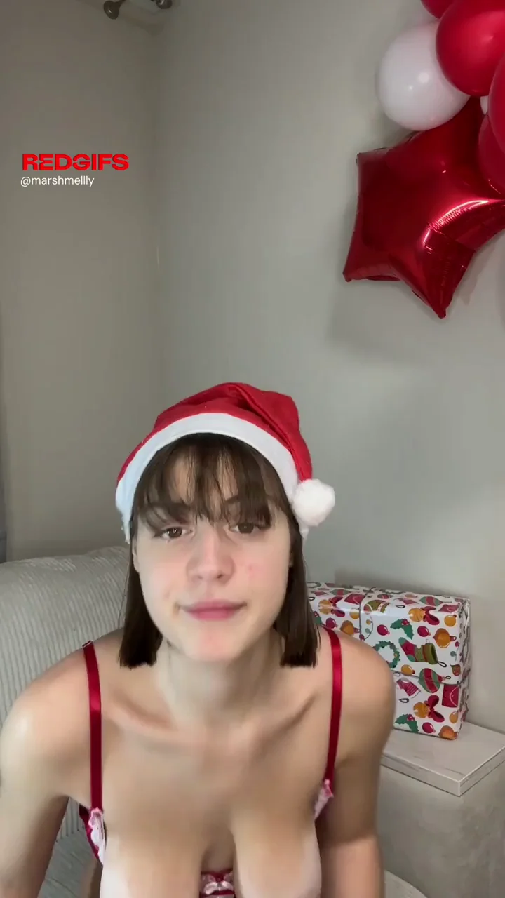 😈 Santa Babe's Messy Post-Cum Face After Toy Pounding Her Wet Pussy 💦🎄