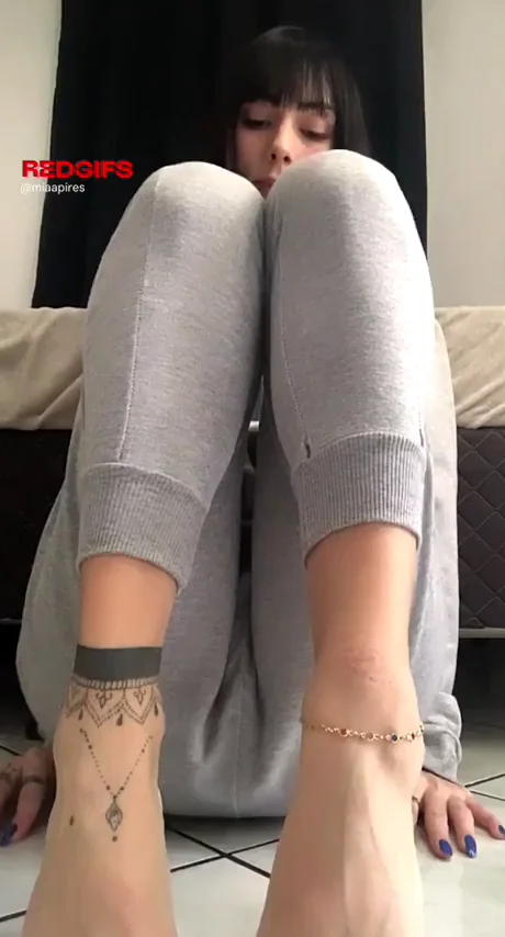 Breeding Pass Unlocked: Asian Slut Spreads Shaved Pussy for Daddy's Load