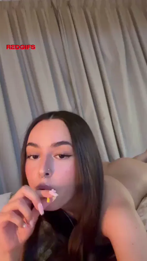 I just wanna be a slut in bed all day