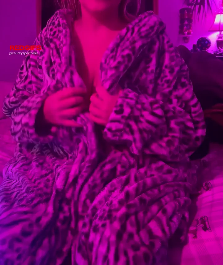 😈 GILF's Furry Robe Slips Off Fast 💦