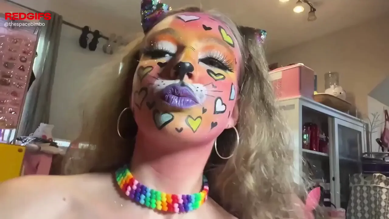 Wanna let mommy leopard teach you how to submit?~ 🌈💋