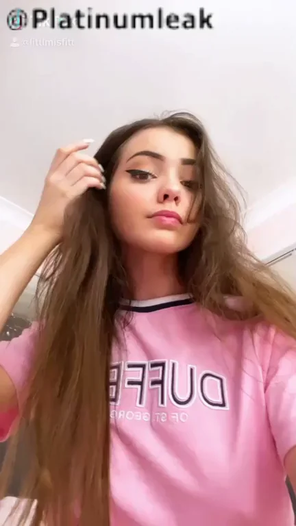 TikTok Slut's Pink Tee Tease to Full Titty Flash Switch-Up Leak