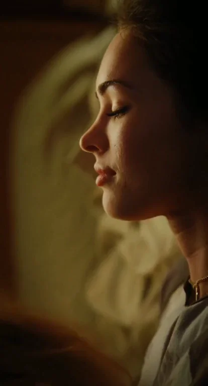 Megan Fox and Amanda seyfried kissing in Jennifer's Body