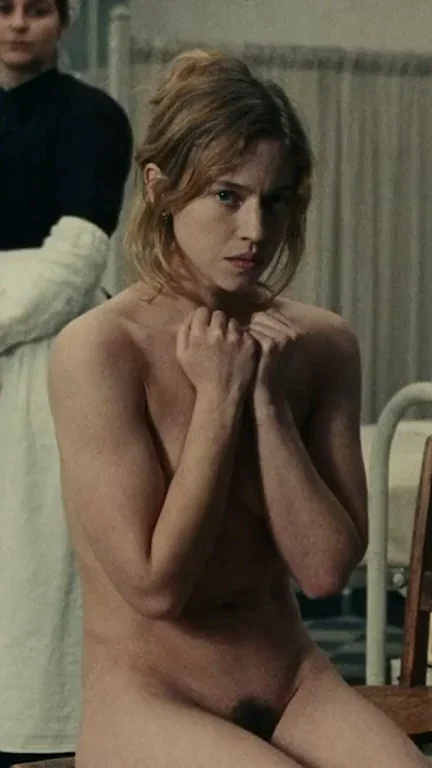 🔥 Lou de Laage's Juicy Celeb Pussy Reveal & Nude Tease 💦