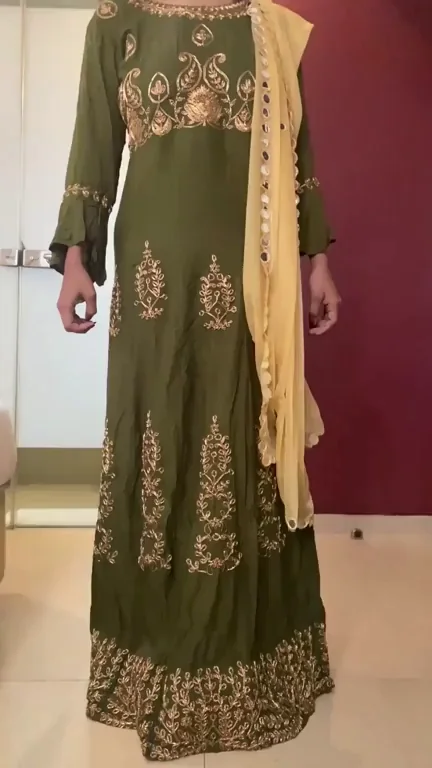 🌀 Twirling My Desi Curves in Saree Tease [OC] 🔥