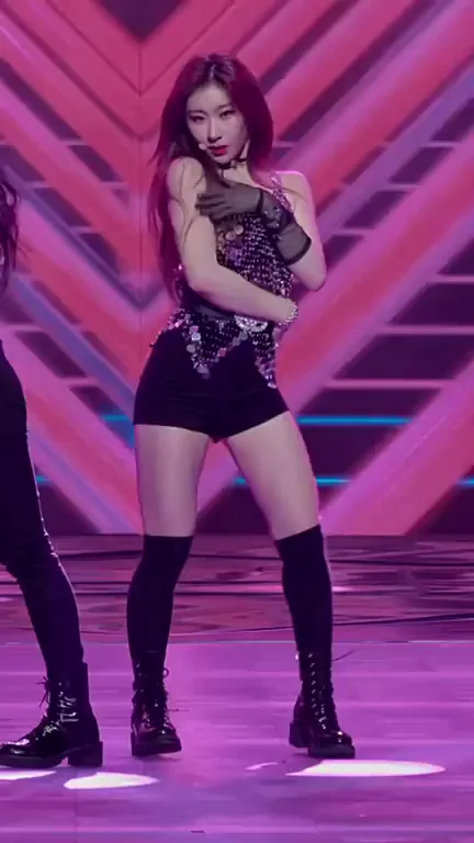 🔥 ITZY Chaeryeong's Slutty Dance Tease in Tiny Shorts 💦