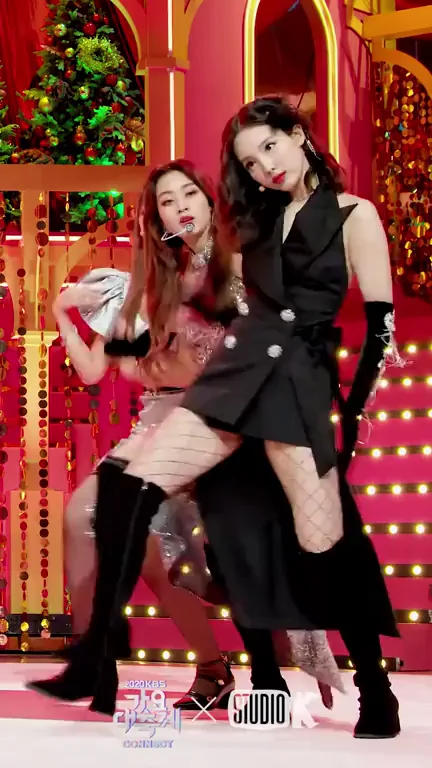 Nayeon TWICE Xmas Slutty Stage Tease 💋🎄🔥