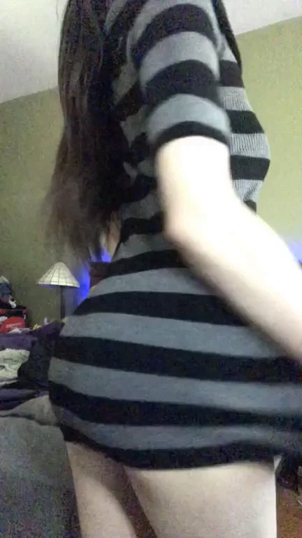 Don't Get Too Distracted by This Juicy Ass 😈🍑