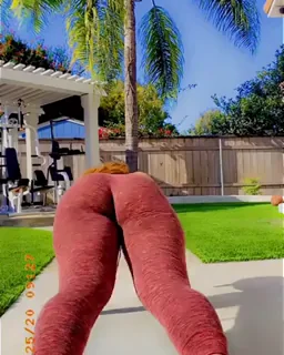 Push-Ups Making That Fat Ass Jiggle in Tight Red Yoga Pants 🍑💦
