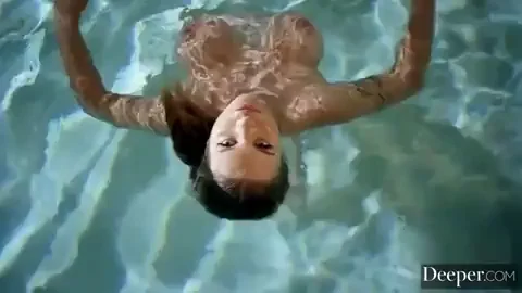 Gabbie Carter's Wet Tiddy Tease Underwater 😍💦🔥
