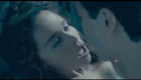 🔥 Emilia Clarke's Steamy Makeout in Above Suspicion 💋