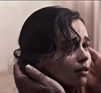 Emilia Clarke has both the most fuckable face and kissable lips