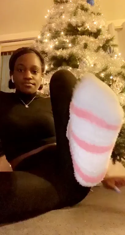 Ebony Babe Teases Her Juicy 'Babies' by the Christmas Tree 🎄👅