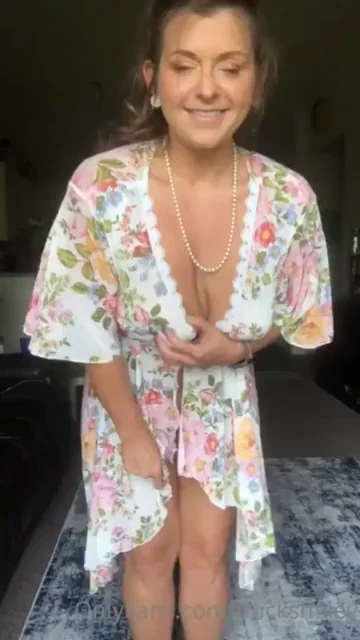 Thick Milf PAWG Twerkin' That Juicy Booty 🍑🔥