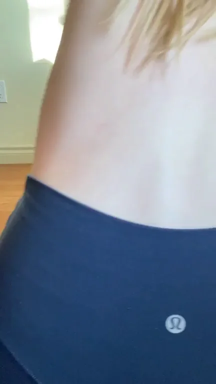 Peep My Juicy Pussy in Tight Blue Leggings? 😈🍑