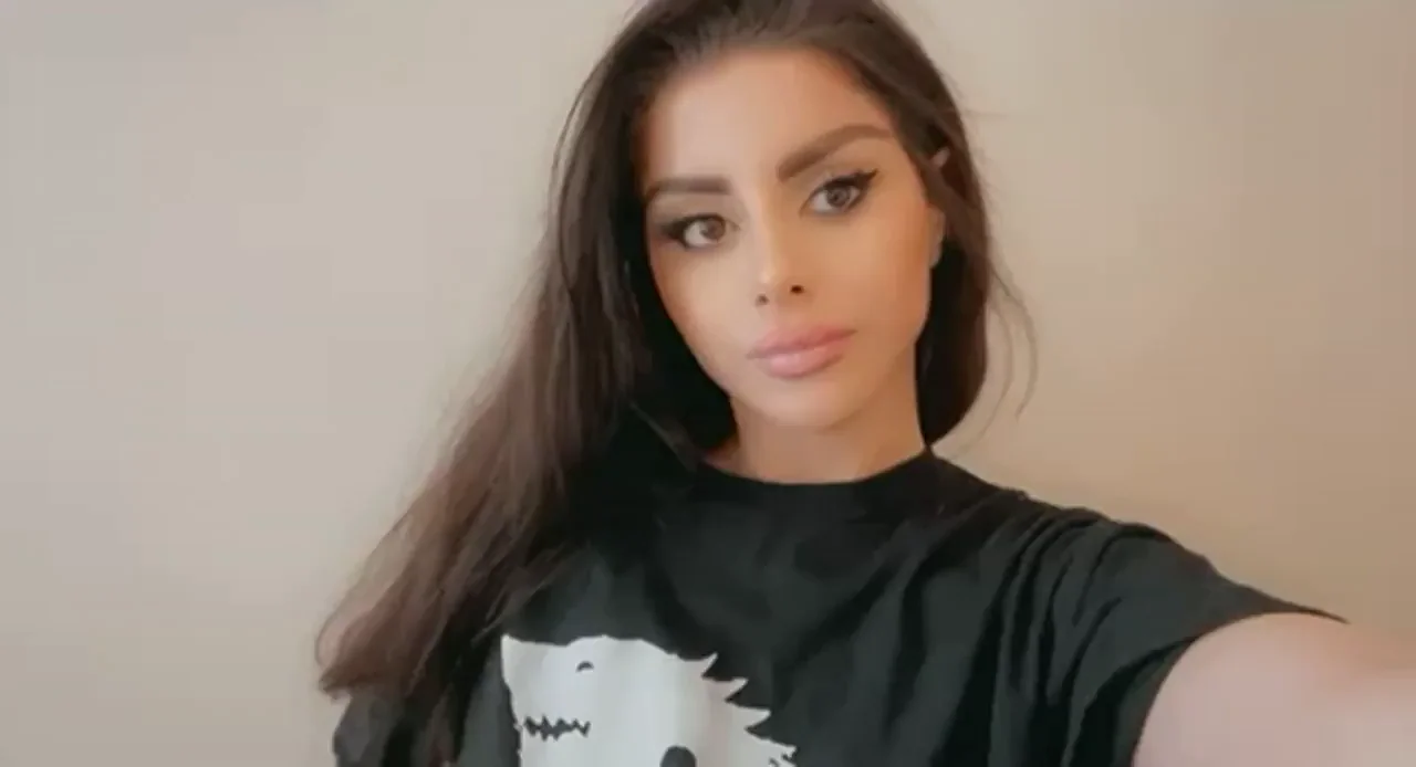 Tiny 5'1 Arab Babe Drops Her Massive Natural DDD Tits 😍🍈🍈