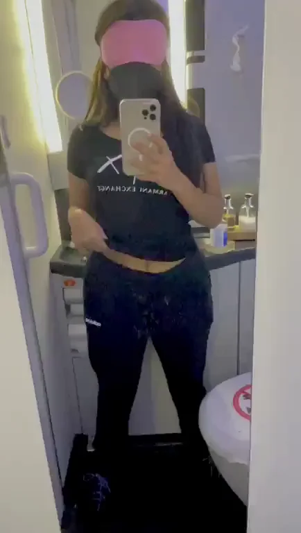 Maybe I’ll ask the hot guy in first class if he wants to join the Mile High Club ???? [OC] [26 F]