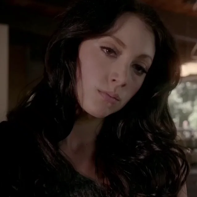Leah Gibson's Juicy Tits & Nude Hug in Rogue S01E03 🔥🍒