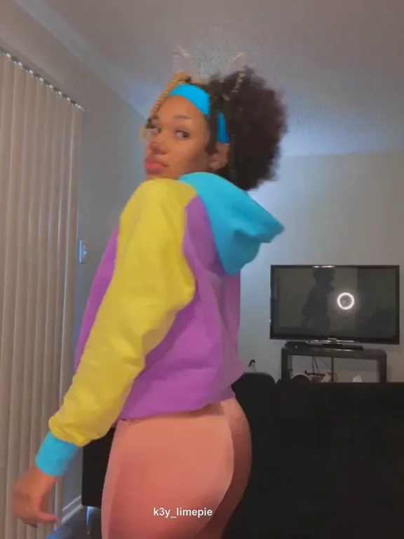 Spank My Thick Yoga Pants Ass? I Need It Bad 😈🍑