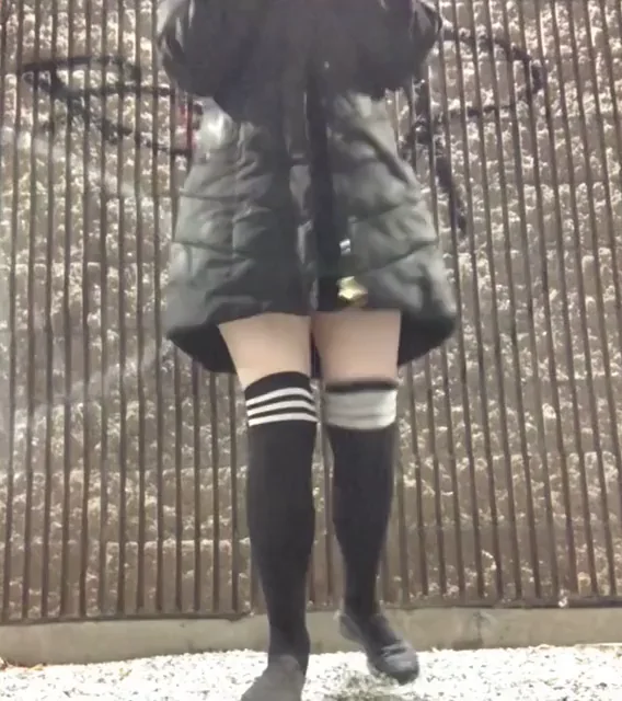 🔥 Slutty Chick Exposes Pussy Behind 7/11 🏪💦 [F]