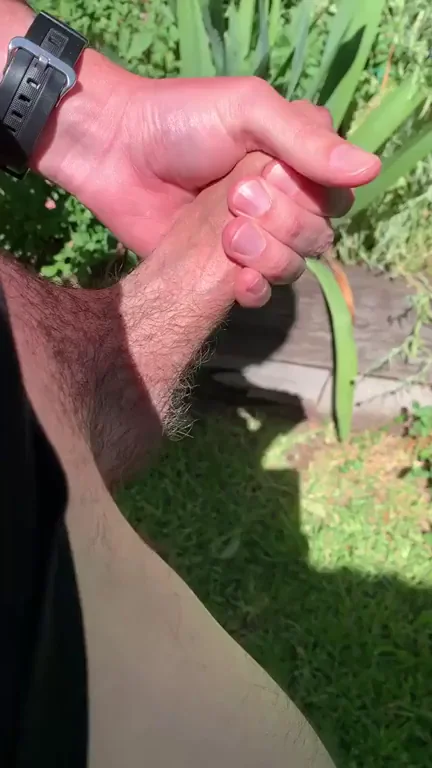 My first solo cumshot outdoors (M)