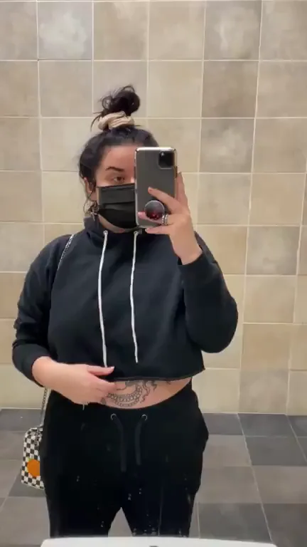 🔥 Slutty Gas Station Bathroom Flash & Tease 😈💦