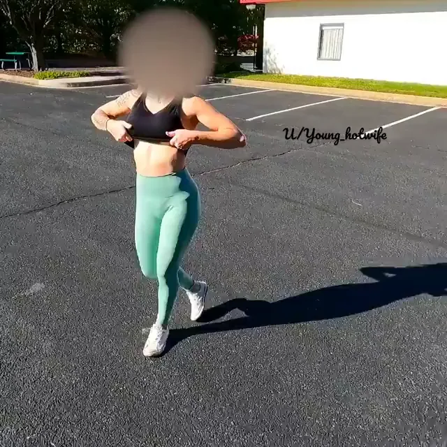 Jogging Slut Teases in Tight Leggings 💦🏃‍♀️ [F]28