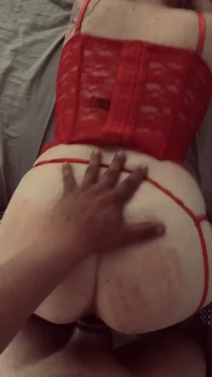 Making sure the married MILF from next door is happy [F40/M22]
