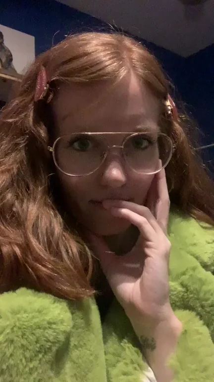 [f] When daddy orders you to slap yourself