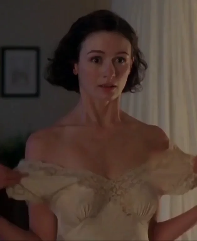 Emily Mortimer's Teasing Cleavage in The Sleeping Dictionary 😍👗