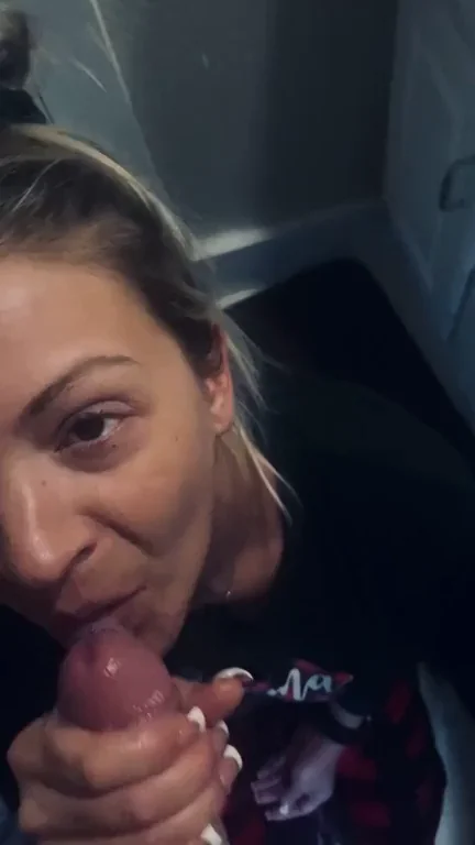 Training My White Trash 18yo Slut to Gag on Thick Cock 💦🍆😈