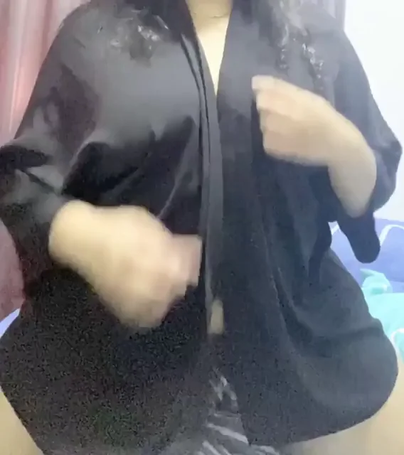 Real Natural MILF Teases with Huge Tits & Thick Curves 😍🍑