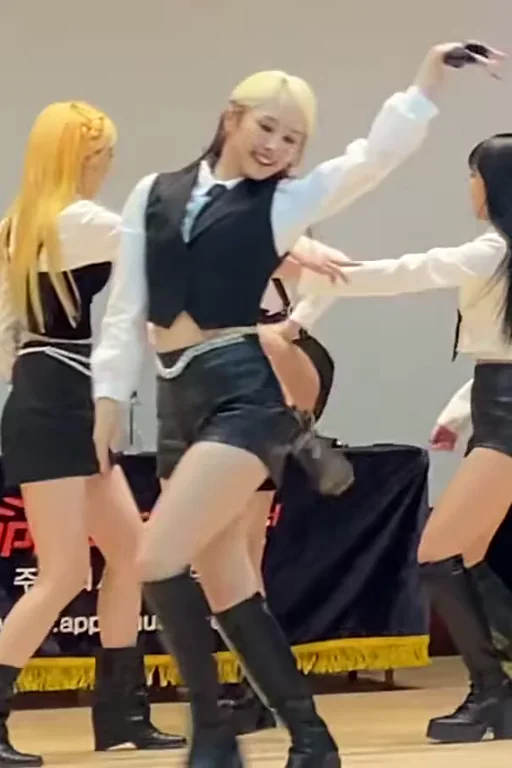 Yiren from Everglow Teasing in Tight Shorts & Thigh-High Boots 🔥🍑