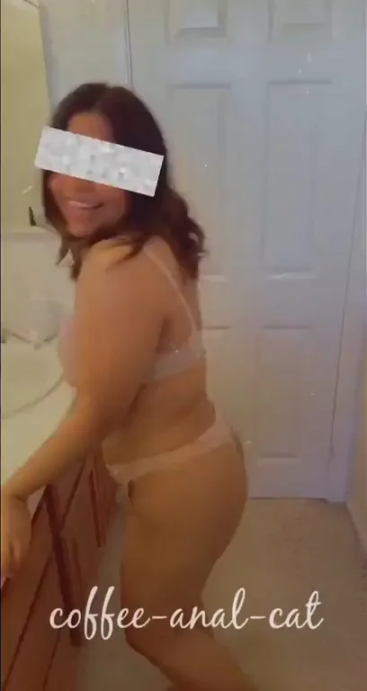 Curvy Smiler's Thong Tease: Spreading Positivity with Slutty Bathroom Curves