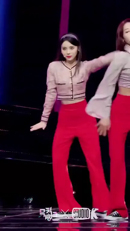 🔥 Jinsoul LOONA Thicc Red Pants Dance Tease 💋