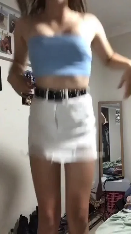 TikTok Teen Sexy Porn GIF ? (More of her free content in the comments)