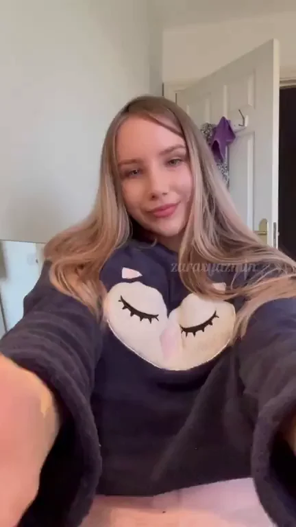 Revealing my nipples from my cute fluffy pyjamas... you like??? [18]