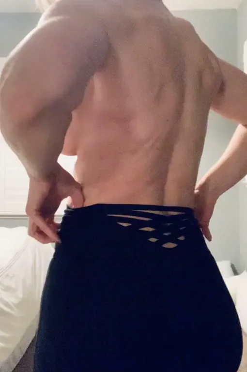 Like my yoga pants? After gym [F]lash before hopping in the shower ? ?