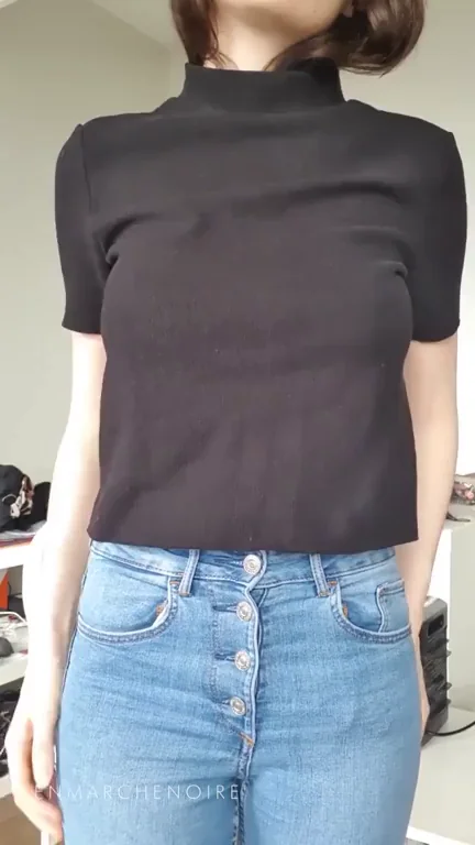 First post, I think? A little cute bounce to start! ? (oc)