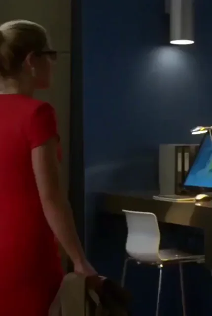 Emily Bett Rickards' Juicy Celeb Butt Tease 🍑🔥