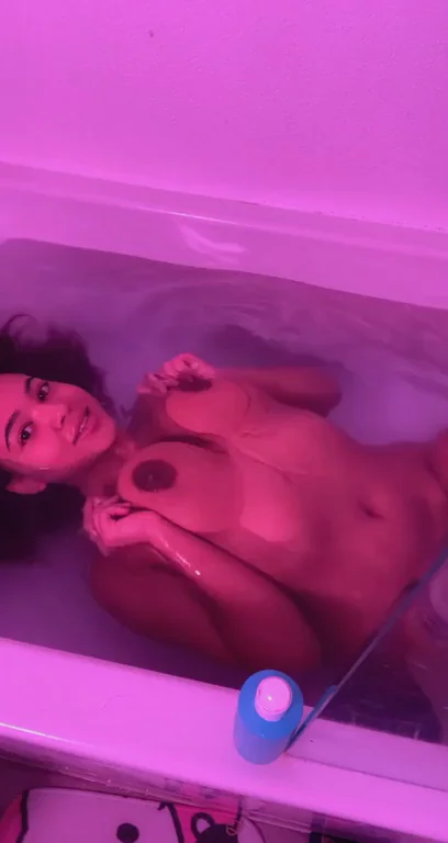 Do you like when my titties float ?