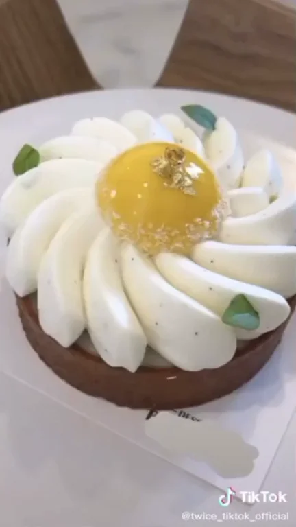 TWICE Momo's Creamy Daisy Dessert Tease 🍰💦😈