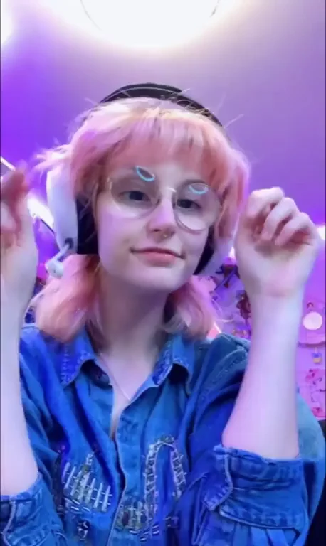 Literally me looking at my dick about to go in for a suck the second NNN ended