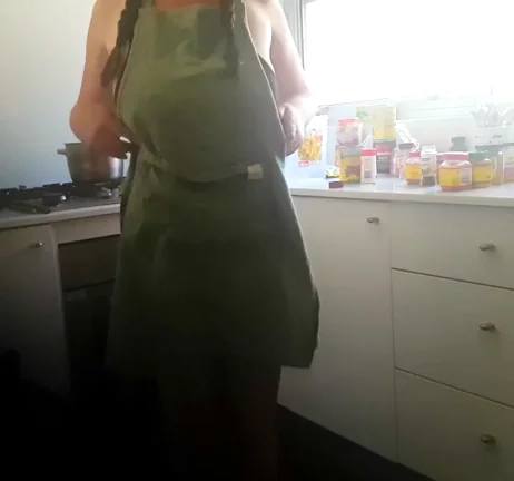 Welcome to my kitchen! Who's hungry?! ?