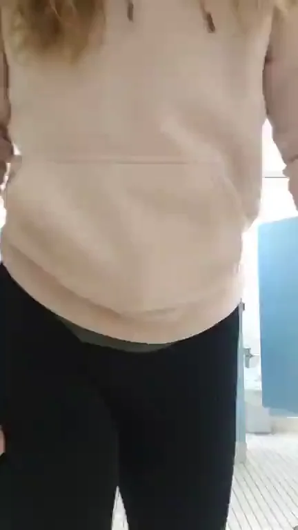 Double Pant Peel Slut Shows Off Juicy Ass & Pussy 🍑👅