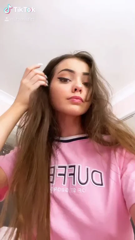 Reddit Slut's Naughty TikTok Trend 😈🍑 OC Tits Out