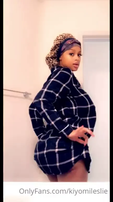 Thick Ebony Babe Kymileslie Teases in Plaid Shirt 🍑🔥